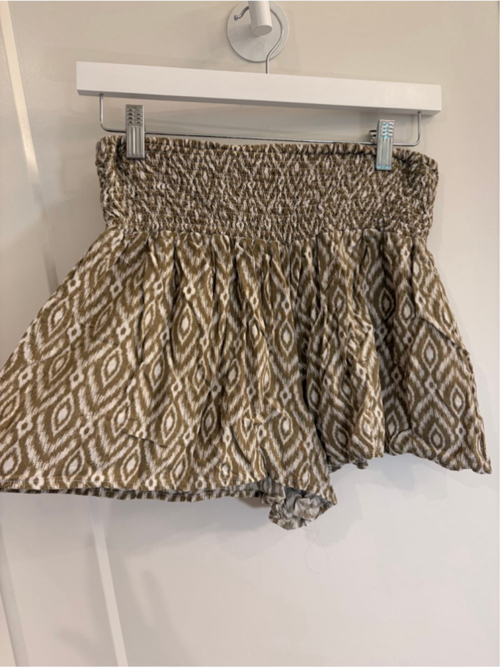 Women's Soho Lady Printed Smocked High-Waisted Flowy Shorts Size Large